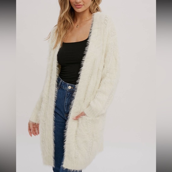 Cozy, fuzzy, white cable knit soft long sleeve open front cardigan sweater - Picture 4 of 11